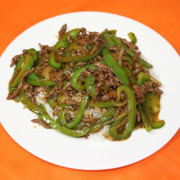 136.  Beef with Black Pepper Sauce on Rice 黑椒牛肉丝饭